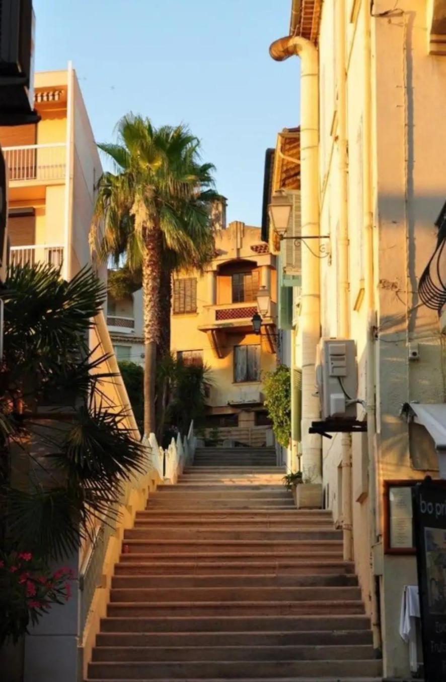 Haut De Villa A 700 Metres De La Plage, Totalement Independant Et Accessible Par Un Escalier Exterieur 생트막시메 외부 사진